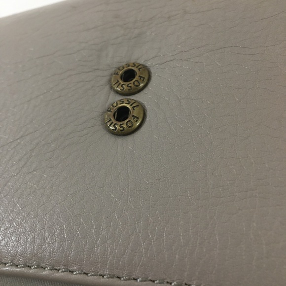 Fossil tan and beige wallet - Picture 3 of 8